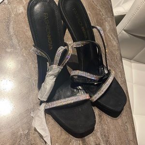 Never worn fashionova shoes